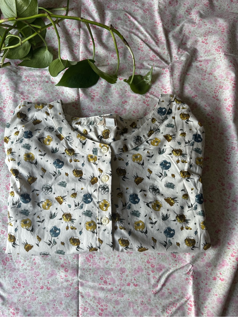 Duluth Trading Co White Button-Front Floral Blouse with Yellow & Blue Flowers